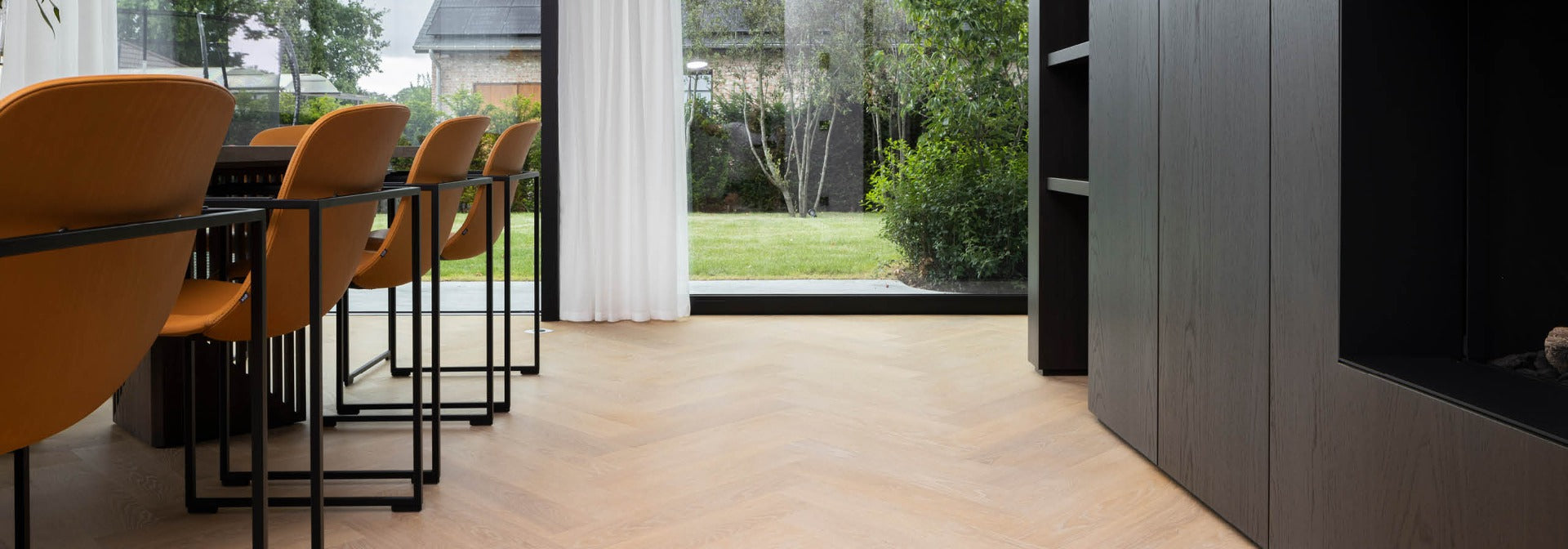 Puuvalmiin työtason öljyäminen